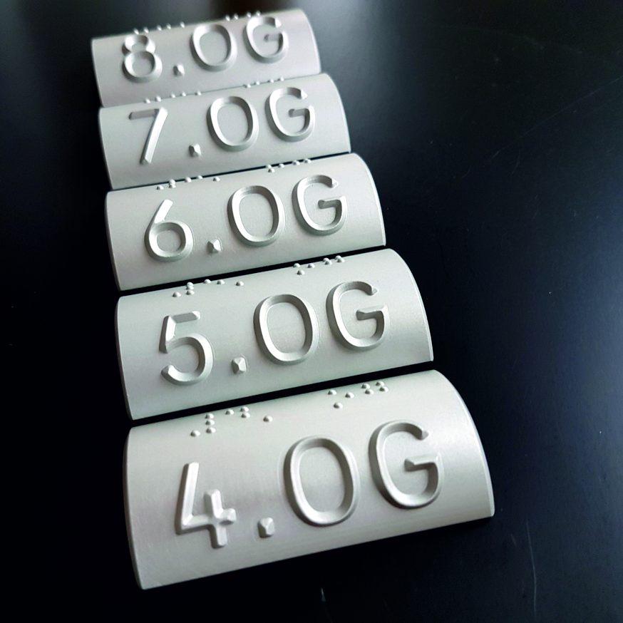Gefräste Metallschilder mit Stockwerksangaben